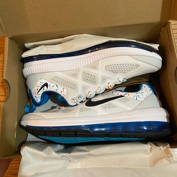 Nike Shoes - Brand New Nike Air Max Genome